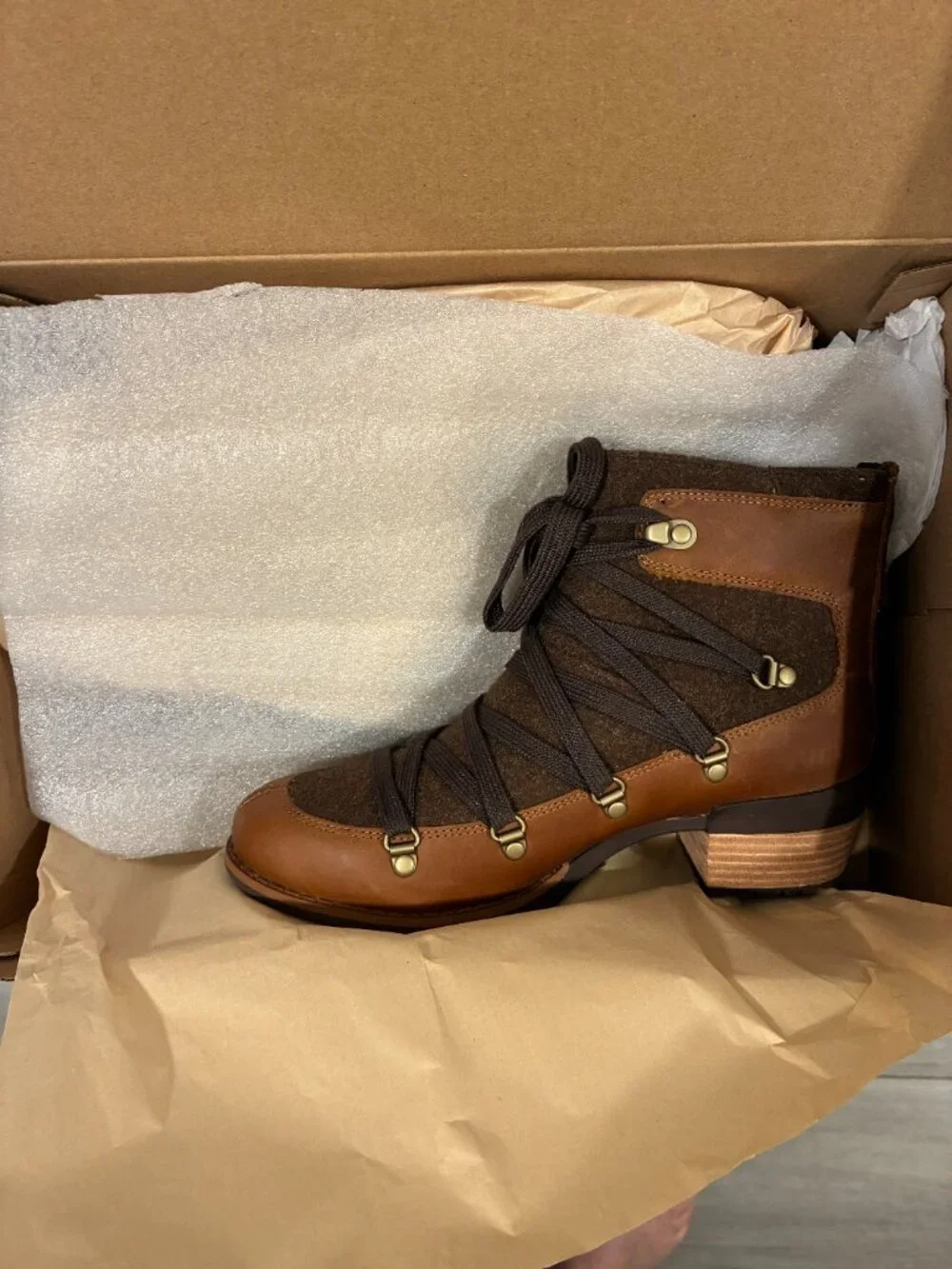 MERRELL Shiloh II Warm Ankle Boots Lace Up Leather Oak Brown Women 6 NWT